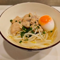 ก๋วยเตี๋ยวน้ำใสหมูเด้ง