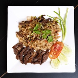 ข้าวผัดเนื้อแดดเดียว