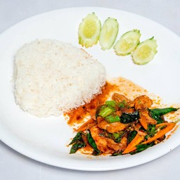 ข้าวราดผัดพริกแกง