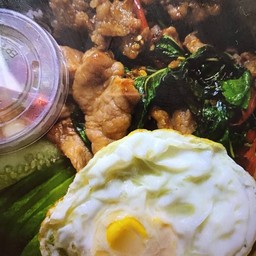 กระเพราหมูราดข้าว+ไข่ดาว