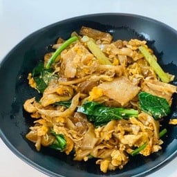 เส้นใหญ่ผัดซีอิ๊วหมูนุ่ม