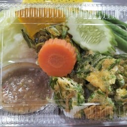 ข้าวน้ำพริกผักต้ม ชะอมทอด