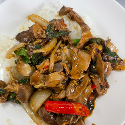 กะเพราเครี่องในไก่