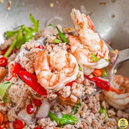 ยำวุ้นเส้นกุ้งหมูสับ