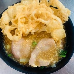 เส้นกรอบราดหน้าหมู