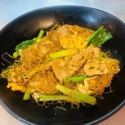 เส้นหมี่ผัดซีอิ๊วหมูนุ่ม