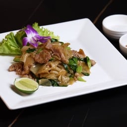 ผัดซีอิ้วเส้นใหญ่