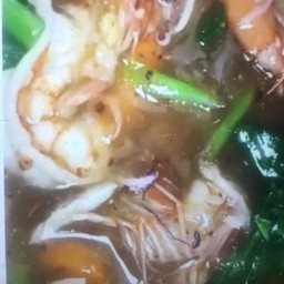 ราดหน้าเส้นใหญ่กุ้ง