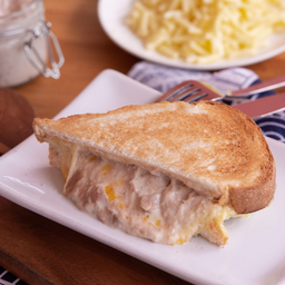 แซนวิช ทูน่าลาวาชีส