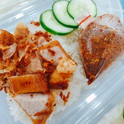 ข้าวหมูกรอบทอดกระเทียม