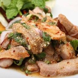 ข้าวน้ำตกคอหมูย่าง
