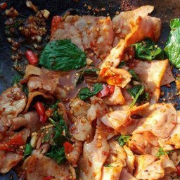 กะเพราหม่าล่าพริกแห้ง