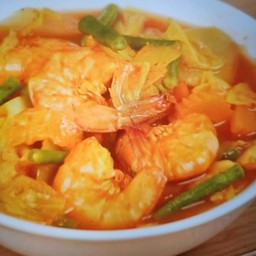 แกงส้มกุ้งผักรวม