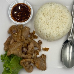 ข้าวหมูทอดกระเทียม