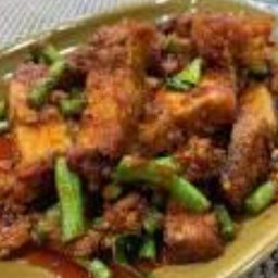ข้าวราดเครื่องแกงหมูกรอบ