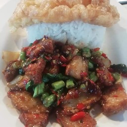 ข้าวกระเพราหมูกรอบ