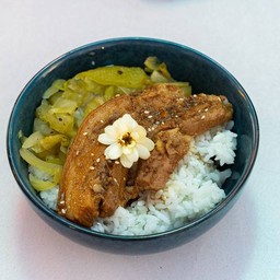 ข้าวหน้าหมูตุ๋น