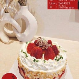 เค้กนมสดสตอเบอรี่สด พรีเมี่ยม 1 ปอนด์