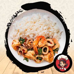 ข้าวกระเพราทะเลราดข้าว