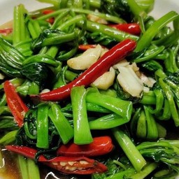 ผัดผักบุ้งไฟแดง กับข้าว