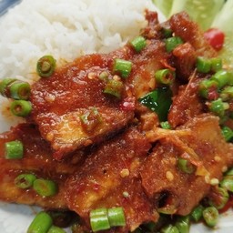 หมูกรอบผัดพริกแกงใต้