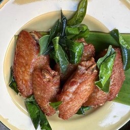 ปีกไก่ทอดน้ำปลา