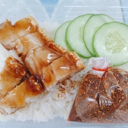 ข้าวหมูกรอบทอดน้ำปลา จิ้มแจ่ว