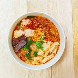 ก๋วยจั๊บญวนไข่ลวก ต้มยำ