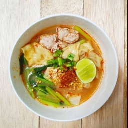 [อร่อยซ่ากับโค้ก] เกี้ยวน้ำหมู ต้มยำ +  โค้ก ออริจินัล (กระป๋อง)