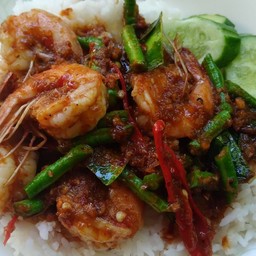 พริกแกงกุ้งราดข้าว