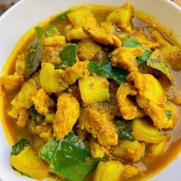 แกงพริกหมูสามชั้นเป็นกับ