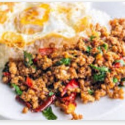 ข้าวราดผัดกระเพราหมูสับ