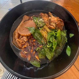 ก๋วยเตี๋ยว ไก่ตุ๋นมะระยาจีน