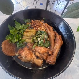 ก๋วยเตี๋ยว ไก่ตุ๋นมะระยาจีน (พิเศษ)