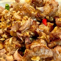 ข้าวหมูทอดกระเทียมลูกโดด พระราม4-คลองเตย