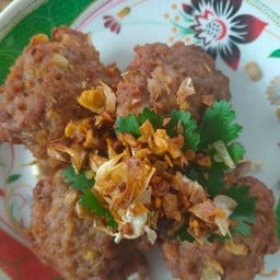 หมูก้อนทอดกระเทียม