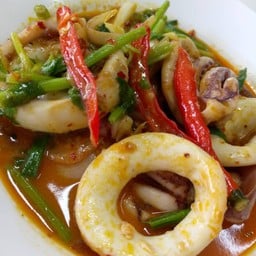 หมึกผัดผงกะหรี่