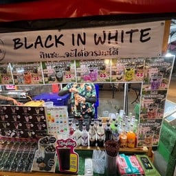 Black in White ตลาดนัดเดินเล่น กรุงเทพกรีฑา