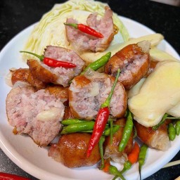 ชมภู่ไส้กรอกอีสาน สถานีสารพัดทอด