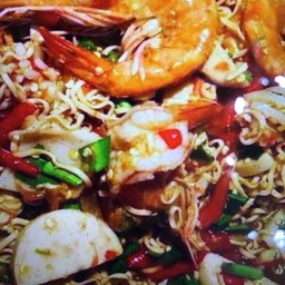 ตำมาม่ากุ้งสุกหมูยอปลาร้า