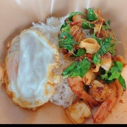 กะเพราทะเลทอดกรอบ (กุ้งทอดกรอบ+หมึกทอดกรอบ)