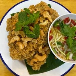 ยำปลาฟู