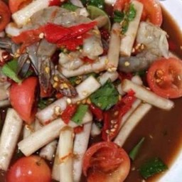 ตำไหลบัวกุ้งสดลาวใส่มะเขือเปราะกับเศรษฐกิจ