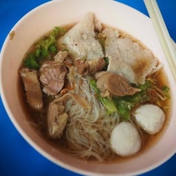 ก๋วยเตี๋ยว เส้นหมี่หมู ธรรมดา