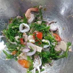 หมูทอดฟุตบาท (หน้าโอเชี่ยน)