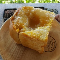ปังปิ้งทะลัก-เนยนมน้ำตาล