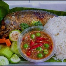 ข้าวปลาทูทอดน้ำพริกกะปิ