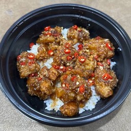 ข้าวไก่กรอบซอสกระเทียมเกาหลี