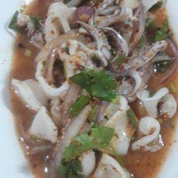 ลาบปลาหมึก