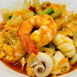 ทะเล(กุ้ง+หมึก)ผัดผงกะหรี่)